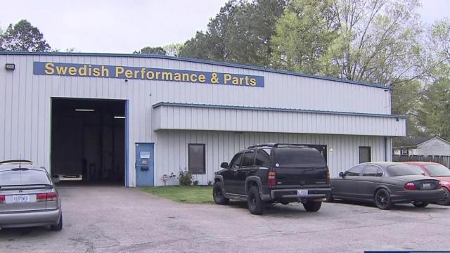 Auto repair shops offer 'no contact appointments' to protect against spreading coronavirus