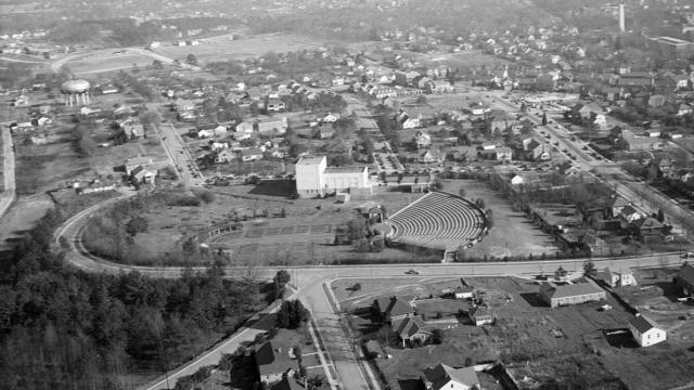 An aerial view of the Raleigh Rose Garden and Raleigh Little Theatre still shows the outline of the original State Fairgrounds. Image courtesy of the State Archives of North Carolina.