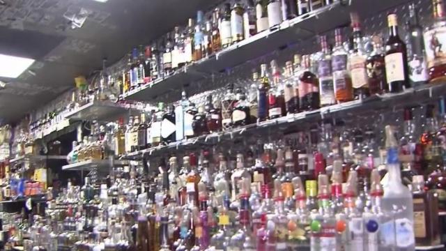 Lawmakers push for reopening bars