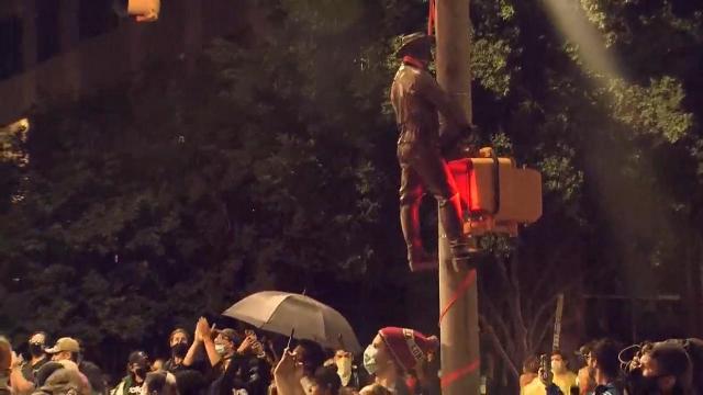 Protesters tear down parts of Confederate monument at State Capitol