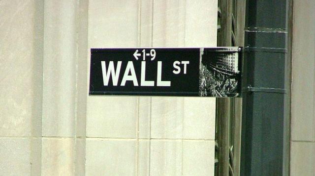 Billionaire Charlie Munger on taxing stock buybacks: 'Literally insane'