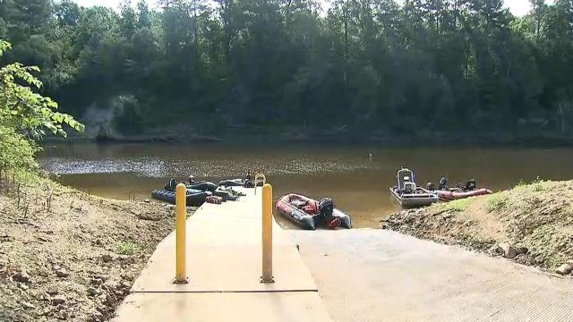 Search resumes for cars that witnesses say crashed into river 