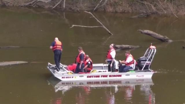 Crews continue looking for cars that witnesses say crashed into river
