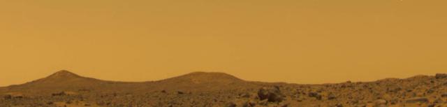 Orange-brown skies above the Mars Pathfinder in Ares Vallis (Image: NASA/JPL)