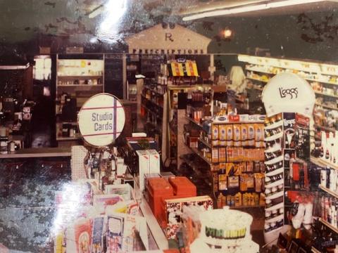 Sutton's Drug Store: The history of Franklin Street in Chapel Hill. 