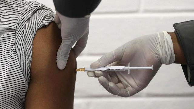 Here's how you can apply to volunteer at a COVID-19 vaccine clinic