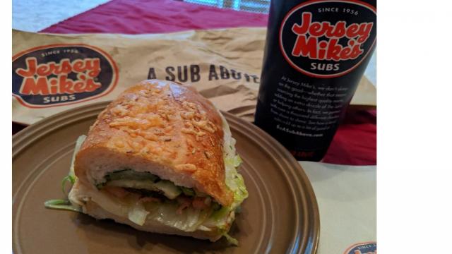 Jersey Mike's offering 25% off & free delivery on app orders
