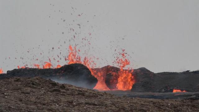 Steam, lava spurt from volcano, forcing hikers from Iceland peak