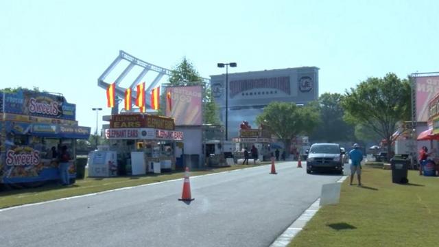 Yum! South Carolina State Fair holds fair food drive-thru event 