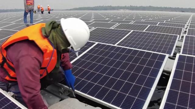 Rooftop solar rate changes could cast long shadow over industry, climate change  