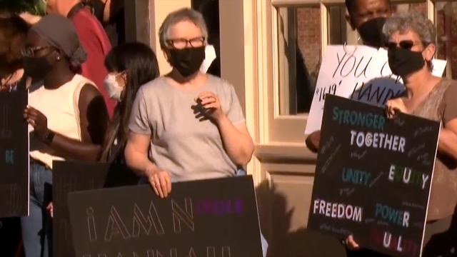 Lack of tenure for award-winning journalist prompts protests at UNC-Chapel Hill