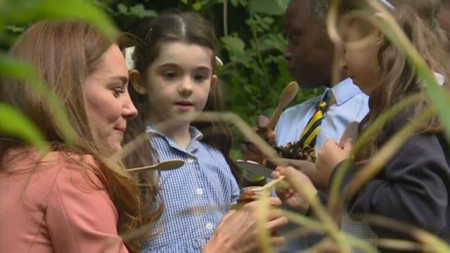 Duchess Kate shares royal honey with children at wildlife garden