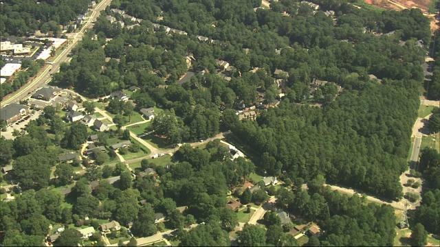 Sky 5 flies over a gas leak causing evacuations in a Raleigh home
