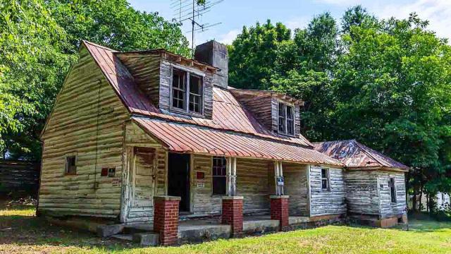 This 200-year-old historic home is for sale for around $16,500