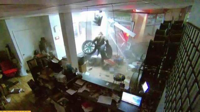 On cam: Thieves smash U-Haul truck through wall of Durham business