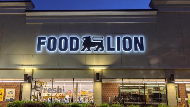 Food Lion 4-Day Sale through Sept. 5: Lay's chips, Coke 6-packs, smoked sausage, Kraft cheese
