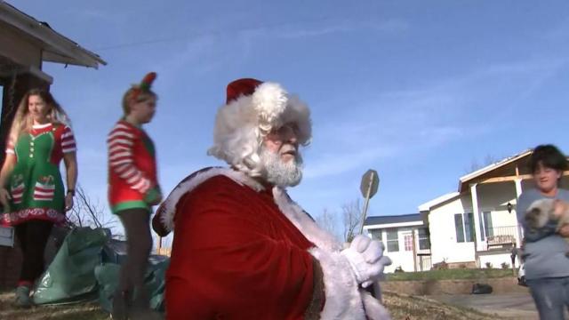 Santa heads to Kentucky in hopes of bringing cheer to tornado survivors 
