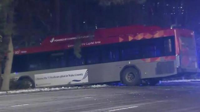 GoRaleigh bus hits tree, closes lanes on Glenwood Ave. 