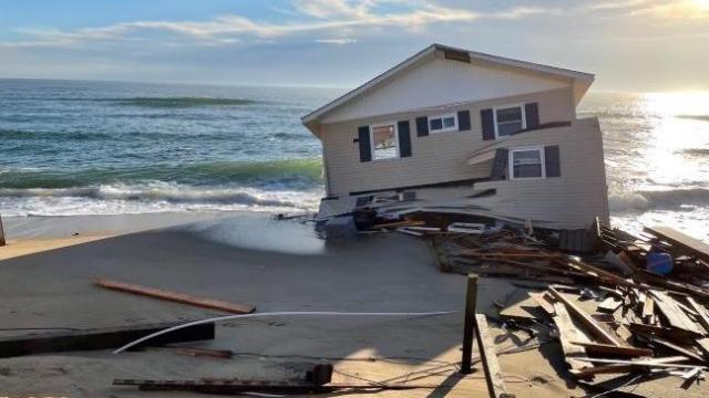Beachgoers alerted to collapsed house in surf in Rodanthe 