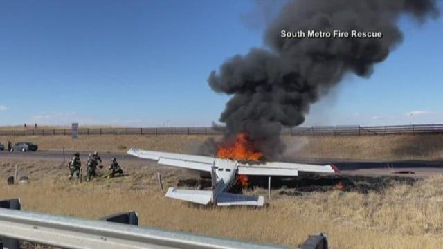 2 hurt when plane crashes into highway median