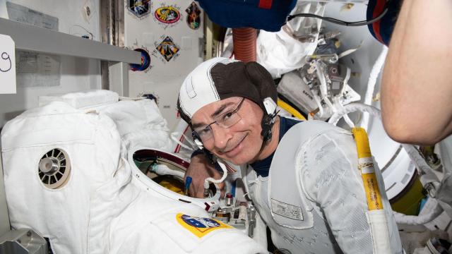 On the Space Station, U.S. and Russian Astronauts Steer Around the War in Ukraine