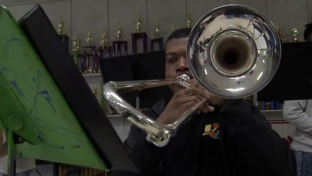 Canceled flight disappoints high school band members 