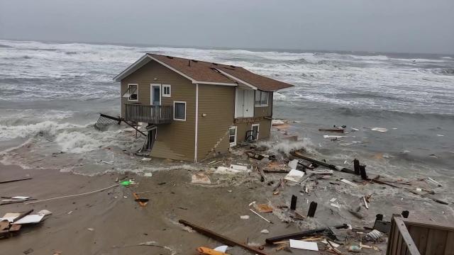 House collapses into ocean in Rodanthe 