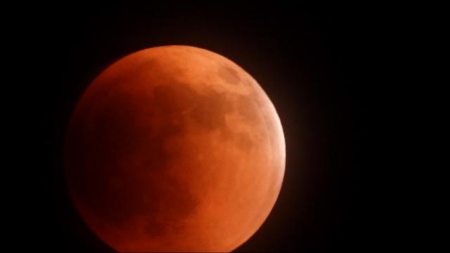 Photos captured of first total lunar eclipse of 2022