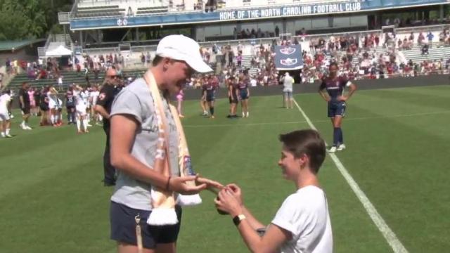 NC Courage helps with surprise proposal during game 