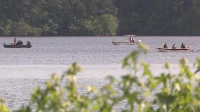 Crews search for teen thrown from boat in Buckhorn Reservoir