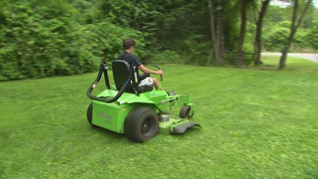 'Solar Mow' lawn care business uses completely solar-powered equipment