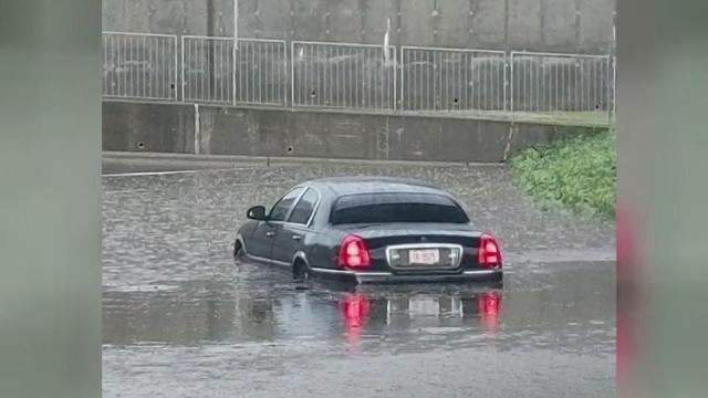 Fast-rising water causes taxi driver, family to be rescued in Raleigh