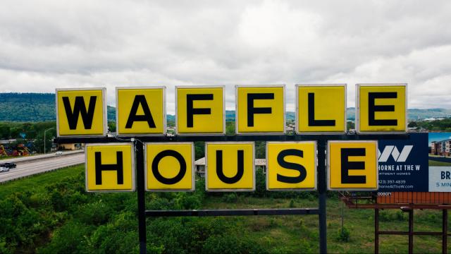 A Texas family sat down and ate a meal at an NC Waffle House. Then one of them pulled out a gun and robbed the place, police say 