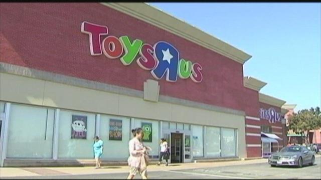 Toys 'R' Us is coming back. Soon, it'll be almost everywhere