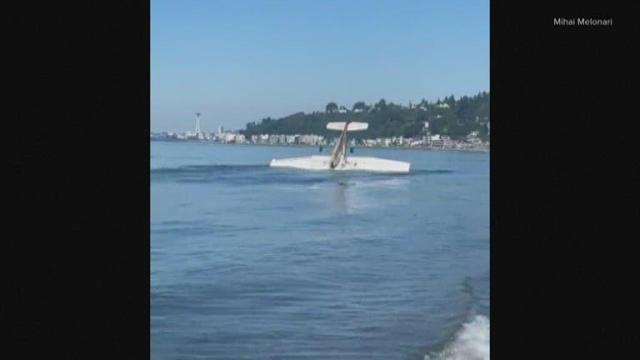 Small plane crashes into water along Seattle beach