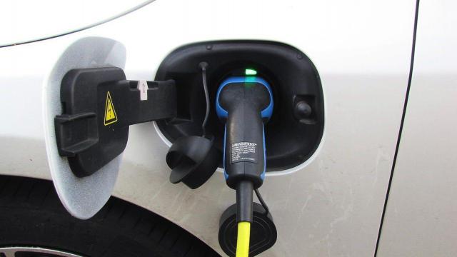 If you want to buy EV and get full $7,500 tax credit, you'd better move fast - rules are changing