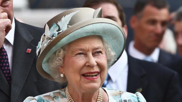Queen Elizabeth II Under Medical Supervision as Health Concerns Grow