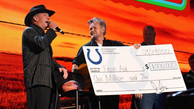NFL owner donates $1M to Farm Aid during Raleigh show