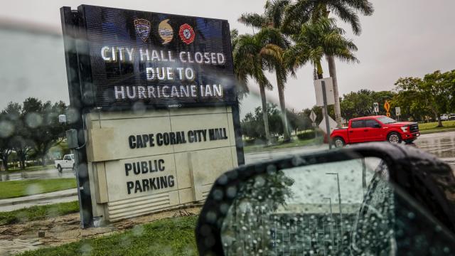 Mass flooding, power outages in Fla. as monster Ian hits