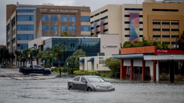 Cars and people stuck in floodwaters, Hurricane Ian slams Florida 