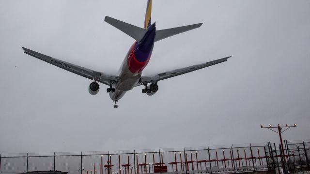 Captain suffers medical emergency on Southwest Flight, off-duty pilot steps in to help