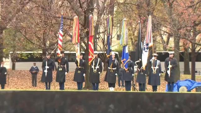 Salute to veterans at Vietnam memorial 