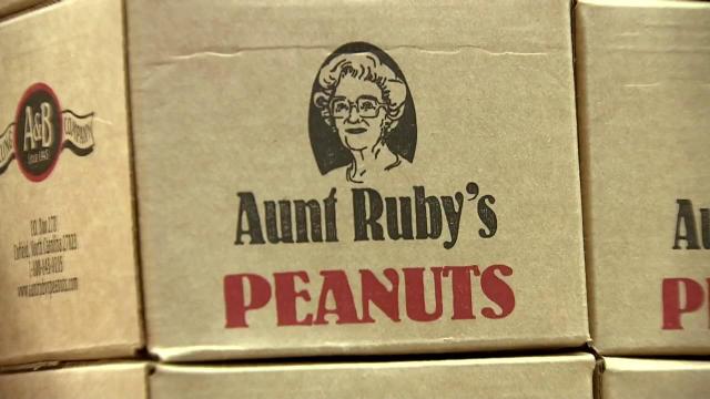Tar Heel Traveler: Aunt Ruby's Peanuts are "best peanuts in the world"