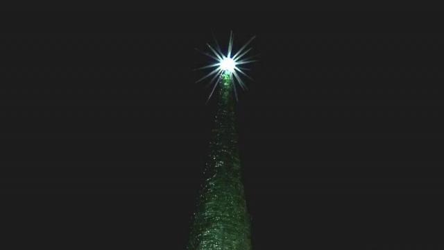 World's largest glass Christmas tree constructed in Wisconsin