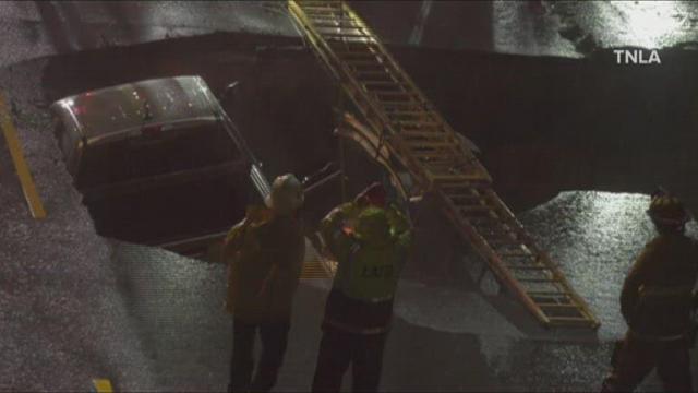 Two rescued from California sinkhole