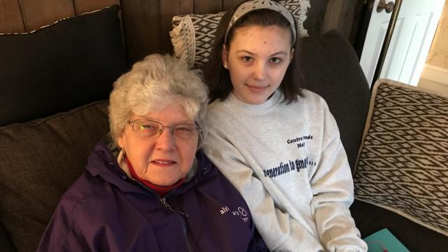 The pause: Visiting my mom with Alzheimer's