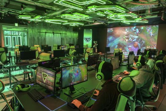 A Video-Gaming School Stumbles on a Way to Get Dropouts Back in Class