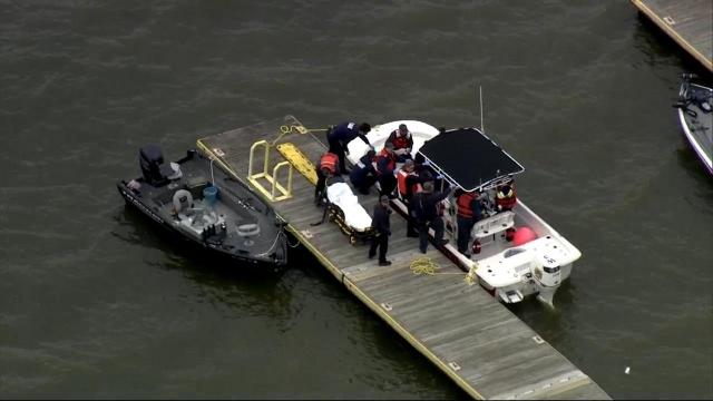 4 hospitalized after boat capsizes in Jordan Lake