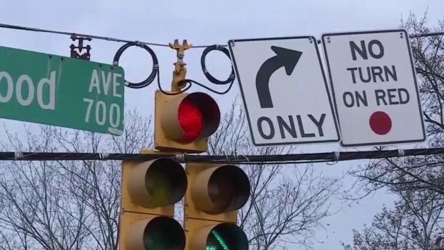 Downtown Raliegh to install 'no right on red' signs