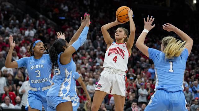  No. 6 UNC falls in final seconds to No. 3 Ohio St, 71-69, ending season